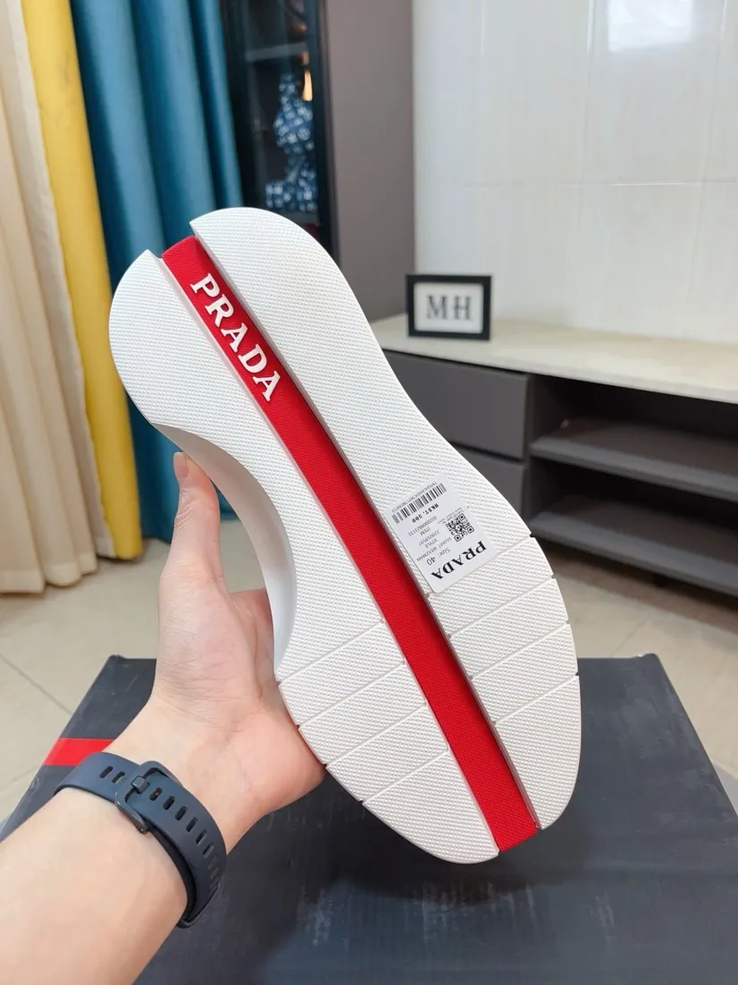 Men's shoes 💰620🌹🌹High-quality new Prada counters are launched simultaneously. The new men's shoes and 😘fabrics are selected from imported mesh and glue-spraying technology. Imported cowhide lining. 👍🏿High-end☄️Open-molded non-slip rubber outsole, exquisite lines, simple and elegant, comfortable and high-end for leisure travel. Code number: 38 to 44